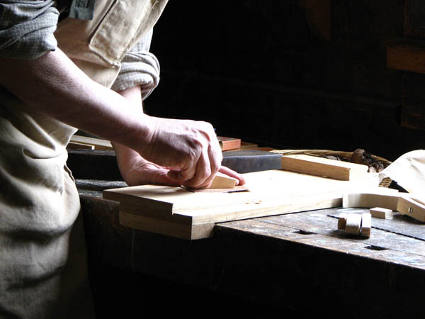 Nacemos de la influencia y formación  heredada en el sector de la <strong>carpintería de madera y ebanistería  en San Asensio.</strong>